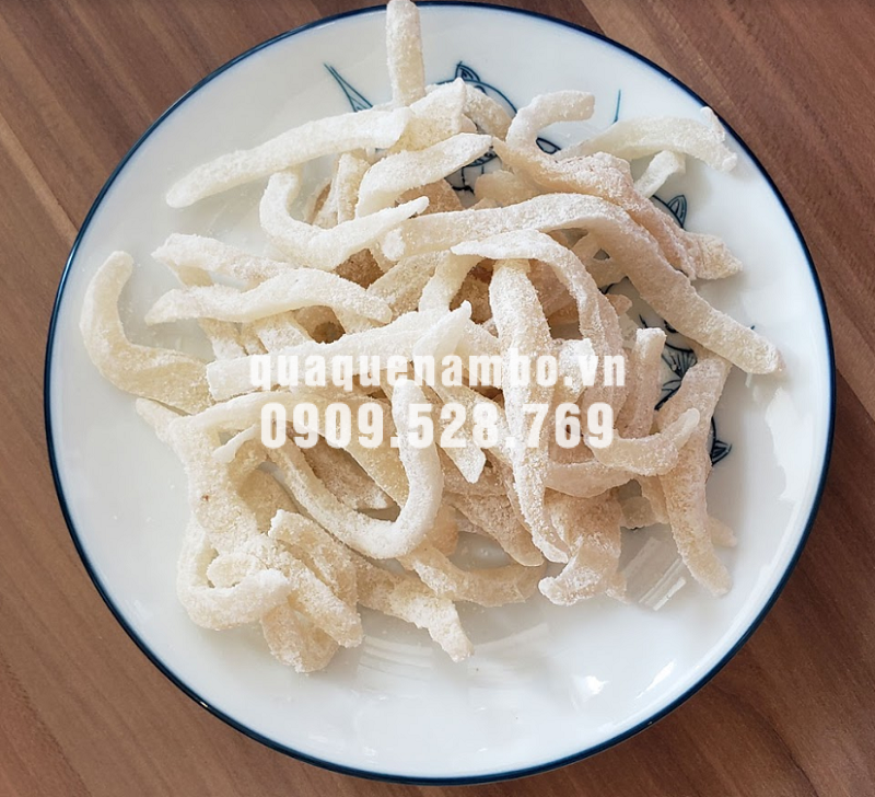 Mứt dừa non thơm mùi đặc trưng giống như nước cốt dừa