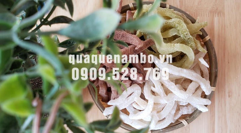  Mứt dừa non có độ mềm và dai nhất định rất dễ ăn